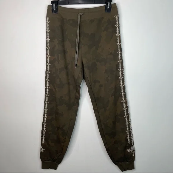 New Driftwood Stevie Floral Embroidered Joggers Pants Size X-Small Camouflage - Picture 2 of 8